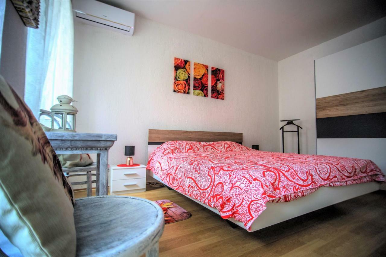 Apartment Dolores เซรส ภายนอก รูปภาพ